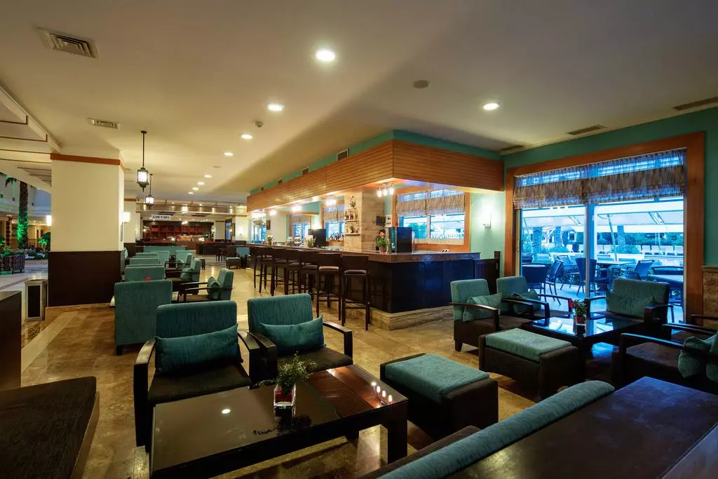Crystal Admiral Resort Suites & SPA